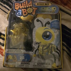 Buzzy Bee - Yellow Robotic Toy